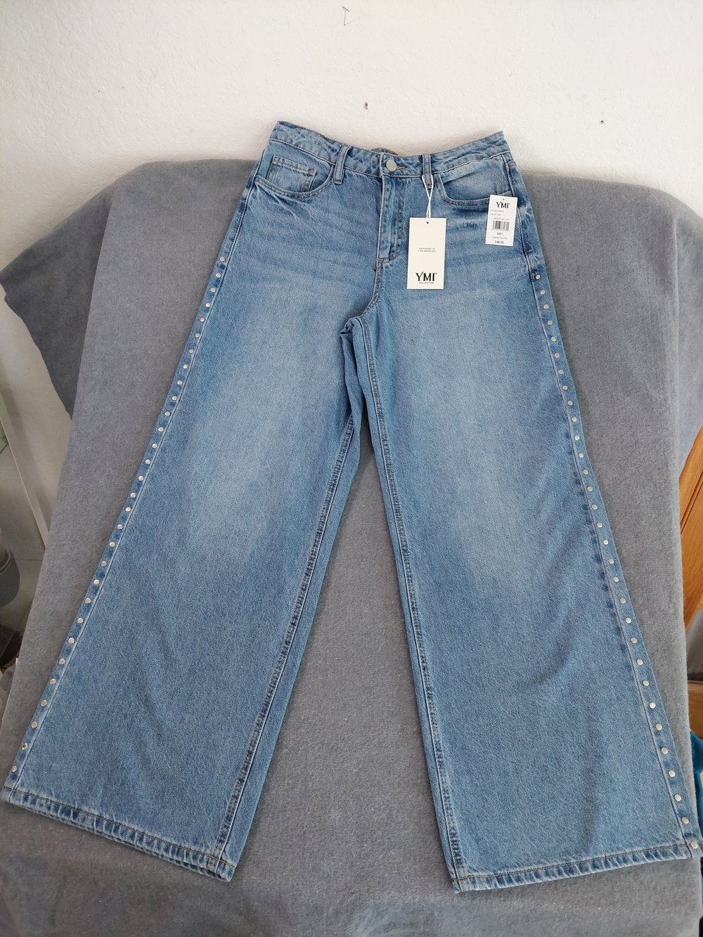 NWT YMI Studded Relaxed Wide Leg Jeans Medium Tint Size 7 28 High Rise Jeans - Picture 2 of 12
